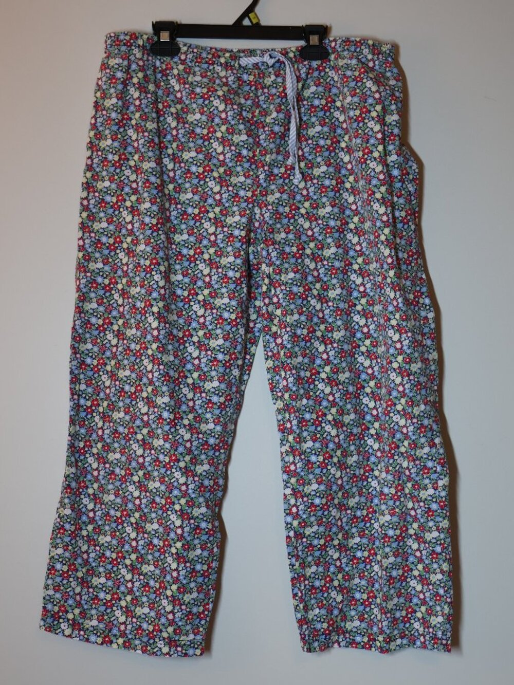 Tommy Hilfiger Women's Floral Capri Pajama Pants Medium